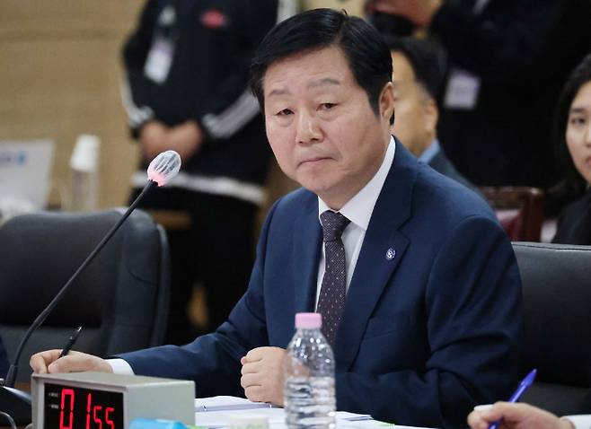 질의듣는 김정겸 충남대 총장. 연합뉴스