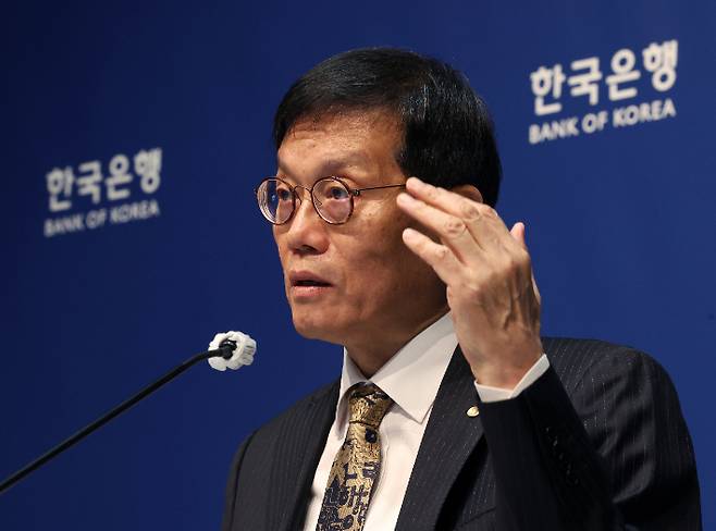 이창용 한국은행 총재가 23일 서울 중구 한국은행에서 열린 금융통화위원회 금리 결정에 대한 기자간담회에서 발언하고 있다. 연합뉴스