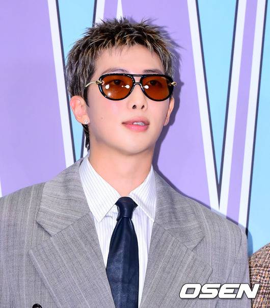 [OSEN=지형준 기자] 15일 서울 종로구 당주동 포시즌스 호텔 서울에서 더블유 코리아 제20회 유방암 인식 향상 캠페인 자선 포토 행사가 열렸다.이날 TXT 수빈, 고수, 고현정, 공명, 그레이, 김민하, 김세정, 김영광, 김영대, 김지석, 노상현, 노정의, 덱스, 르세라핌(채원, 카즈하), 몬스타엑스(형원, 셔누), 문소리, 바밍타이거, 박규영, 박은빈, 박재범, 방탄소년단 RM, 제이홉, 뷔, 변우석, 수현, 스트레이키즈(방찬, 승민), 아이들(미연, 민니, 소연, 슈화, 우기), 아이브 레이, 안유진, 장원영, 아일릿(윤아, 모카, 민주, 원희, 이로하), 에스파(카리나, 윈터, 지젤, 닝닝), 엔믹스(해원, 설윤), 엔하이픈(성훈, 제이크), 엔하이픈(정원), 엘리스, 올데이프로젝트(애니, 타잔, 베일리, 영서, 우찬), 우원재, 원지안, 이동휘, 이민호, 이수지, 이수혁, 이영애, 이유미, 이준혁, 이준호, 이채민, 임수정, 임지연, 있지(예지, 유나), 장윤주, 전소니, 전소미, 전여빈, 정려원, 정해인, 조유리, 추영우, 코드쿤스트, 크리스탈, 키키(지유, 이솔, 수이, 하음, 키야), 태양, 하정우, 화사, 효연 등이 참석했다.방탄소년단 RM이 포즈를 취하고 있다. 2025.10.14. /jpnews@osen.co.kr