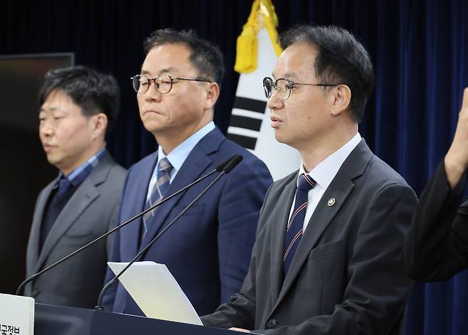 김영수 국무조정실 국무 1차장이 23일 서울 종로구 정부서울청사에서 10·29 이태원 참사 합동감사 결과를 발표하고 있다. 연합뉴스