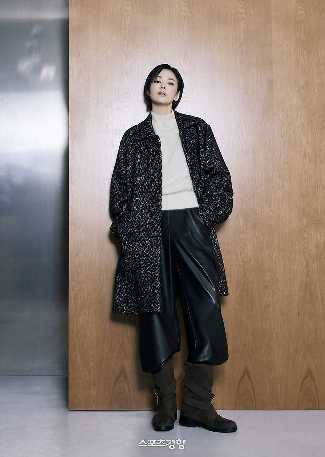 화보 촬영을 진행하고 있는 배우 송혜교. 미샤 제공