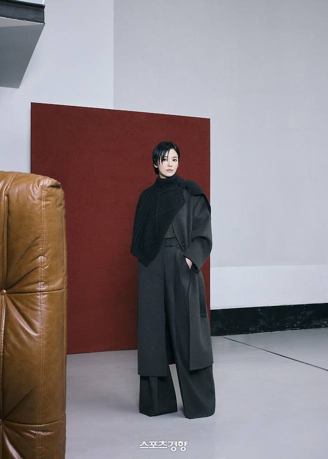 화보 촬영을 진행하고 있는 배우 송혜교. 미샤 제공