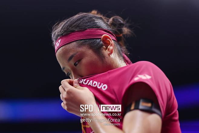 ▲ 현재 세계 배드민턴 무게 중심은 명확하다. 안세영이다. 올해 출전한 12개 대회에서 우승 트로피만 8개를 쓸어 담았다. 이제 안세영 시선은 프랑스 파리로 향한다. 21일부터 열리는 2025 BWF 프랑스오픈(슈퍼 750)에서 시즌 9관왕을 겨냥한다. ⓒ연합뉴스/EPA