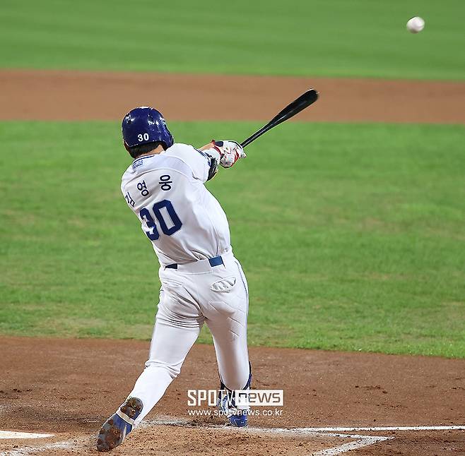 ▲ 플레이오프 단일 시즌 타점 신기록 경신을 앞두고 있는 김영웅 ⓒ곽혜미 기자