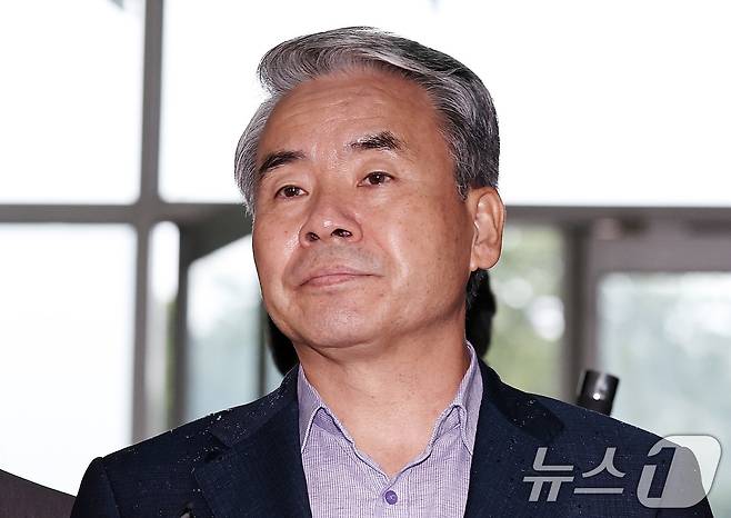 이종섭 전 국방부 장관이 지난 9월 28일 오전 서울 서초구 순직해병특검 사무실에서 피의자 조사를 받기 위해 출석하고 있다. 2025.9.28/뉴스1 ⓒ News1 구윤성 기자