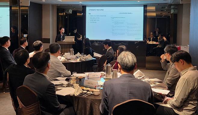 김태영 뉴로핏 임상연구 이사가 'tDCS 솔루션'과 관련해 혁신의료기술 근거창출연구 목표를 설명하고 있다.(뉴로핏 제공)/뉴스1