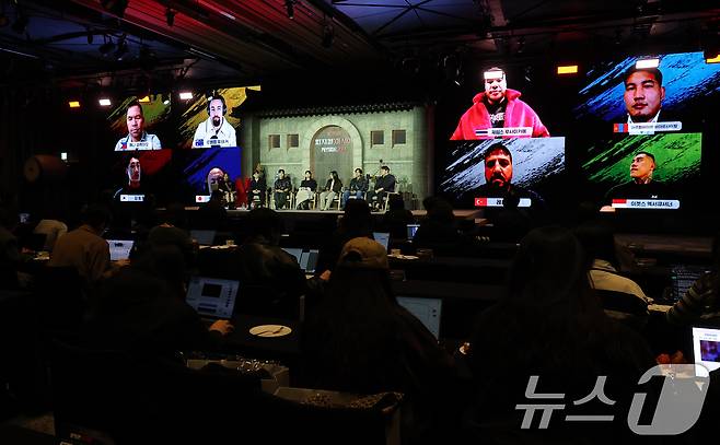 24일 서울 강남구 봉은사로 웨스틴 서울 파르나스에서 넷플릭스 서바이벌 예능 ‘피지컬: 아시아’ 제작발표회가 진행되고 있다. ‘피지컬: 아시아’는 한국, 일본, 태국, 몽골, 튀르키예, 인도네시아, 호주, 필리핀 등 8개국이 국기를 걸고 펼치는 피지컬 전쟁이다. 2025.10.24/뉴스1 ⓒ News1 권현진 기자