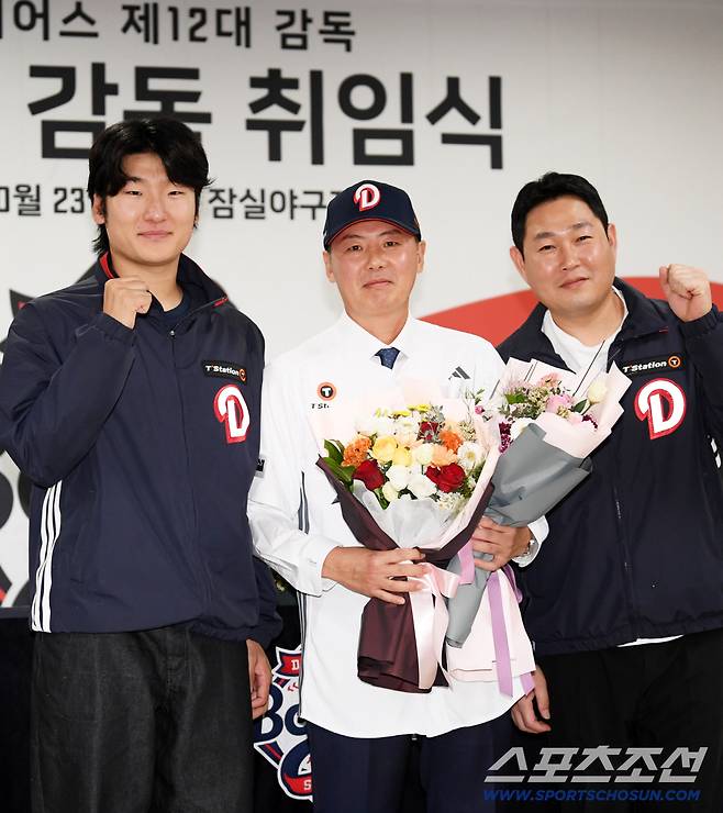 좌 곽빈 우 양의지-든든한 김원형 감독.