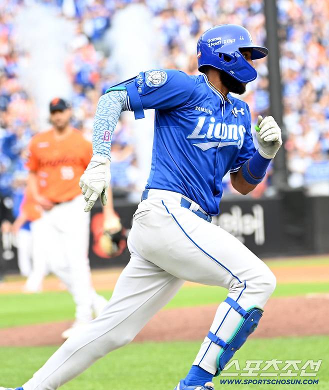 19일 대전한화생명볼파크에서 열린 삼성과 한화의 PO 2차전. 3회초 1사 1,3루 디아즈가 역전 1타점 2루타를 치고 있다. 대전=허상욱 기자wook@sportschosun.com/2025.10.19/