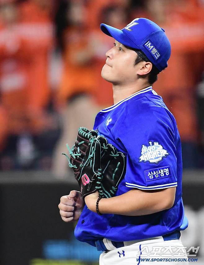 24일 대전 한화생명볼파크에서 열린 삼성과 한화의 PO 5차전. 2회를 깔끔하게 삼자범퇴로 마친 삼성 선발 최원태. 대전=송정헌 기자songs@sportschosun.com/2025.10.24/
