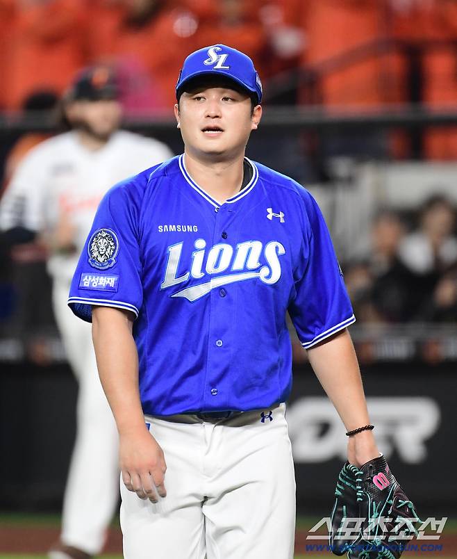 24일 대전 한화생명볼파크에서 열린 삼성과 한화의 PO 5차전. 1회말 선취 2실점을 내준 삼성 선발 최원태. 대전=송정헌 기자songs@sportschosun.com/2025.10.24/