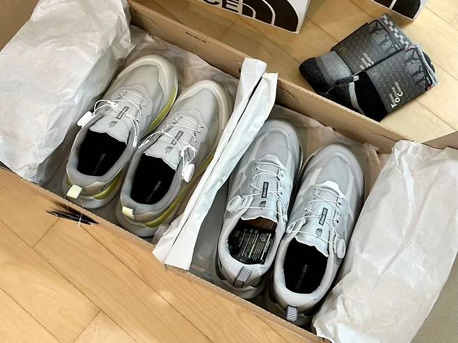 부모님께 선물한 커플 운동화. 디지털 온누리상품권으로 알뜰하게 마련했다.