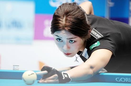 김가영이 24일 휴온스배 LPBA투어 16강서 뱅크샷 12방을 터트린 백민주에게 1:3으로 패하며 16강서 탈락했다. (사진=PBA)