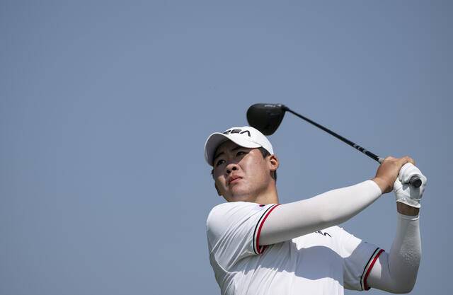 국가대표 안성현이 아시아 퍼시픽 아마추어 챔피언십(AAC) 둘째날 티샷한 뒤 공을 바라보고 있다. KGA