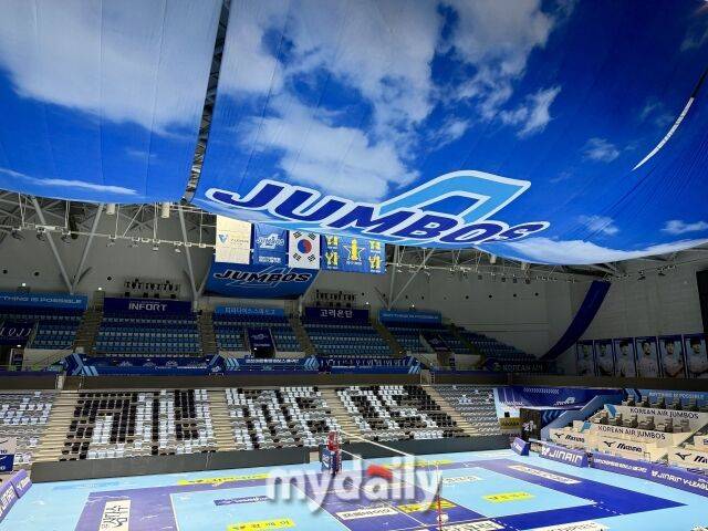 새 단장 마친 대한항공의 홈 경기장인 계양체육관./인천=이보미 기자