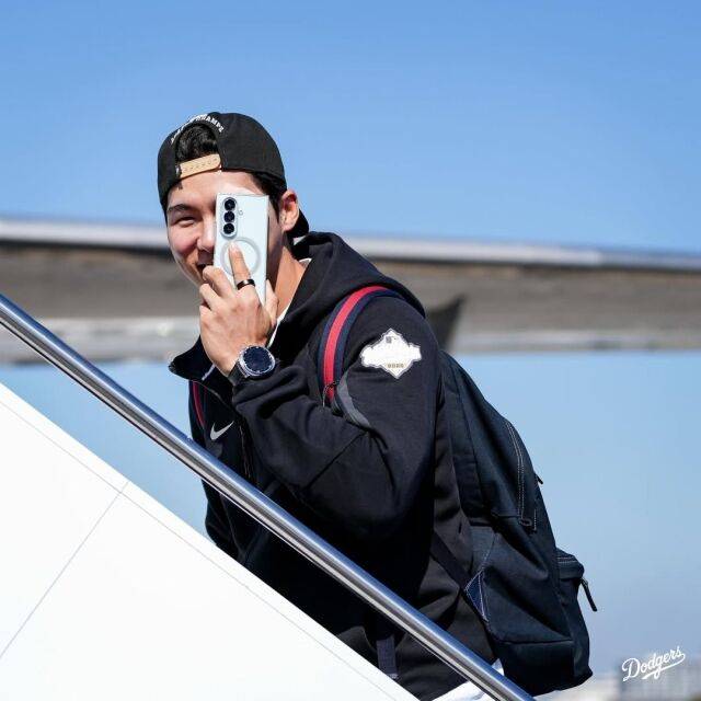 토론토 블루제이스와 월드시리즈(WS) 맞대결을 위해 토론토행 비행기에 몸을 싣고 있는 LA 다저스 김혜성./LA 다저스 SNS