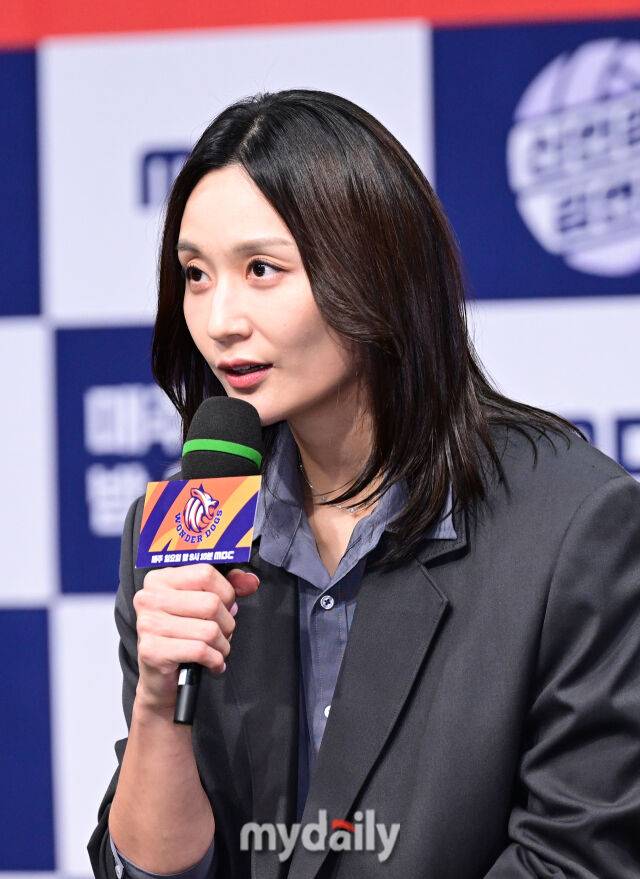 2025년 9월 24일 오후 서울 상암 MBC에서 진행된 새 예능 '신인감독 김연경' 제작발표회에서 표승주가 취재진의 질문에 답하고 있다. ‘신인감독 김연경’(연출 권락희, 최윤영, 이재우)은 신인감독으로 돌아온 배구계의 전설 배구 황제 김연경의 구단 창설 프로젝트로 9월 28일 밤 9시 10분 첫 방송된다./마이데일리