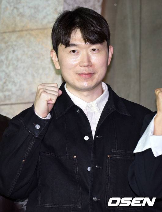 [OSEN=조은정 기자] 넷플릭스 '피지컬: 아시아' 제작발표회가 24일 오후 서울 강남구 웨스틴 서울 파르나스에서 열렸다.피지컬: 아시아는 한국, 일본, 태국, 몽골, 튀르키예, 인도네시아, 호주, 필리핀 등 8개국이 국기를 걸고 펼치는 피지컬 전쟁이다. 장호기 PD가 포즈를 취하고 있다. 2025.10.24 /cej@osen.co.kr