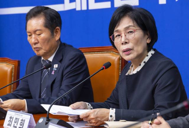 ▲더불어민주당 언론개혁특별위원회 최민희 위원장이 20일 국회 언론개혁특위 허위 조작정보 근절안을 발표하고 있다. ⓒ연합뉴스