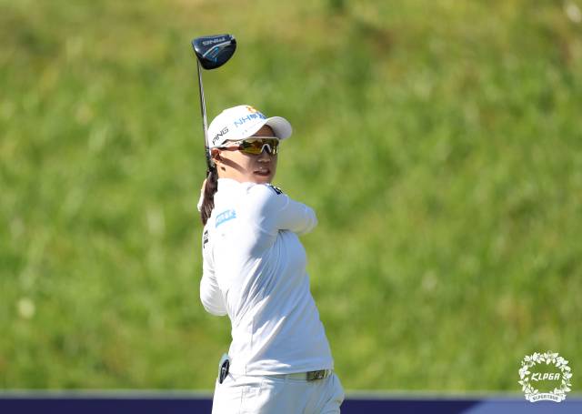 공동 선두에 나선 정윤지. 사진 제공=KLPGA
