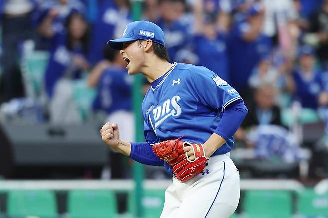 삼성 이호성은 올해 PS 7경기에서 단 한 점도 내주지 않는 무결점 투구를 선보였다. 그는 “지금 내 모습이 머릿속에 그려왔던 가을야구의 모습”이라고 밝혔다. 9일 SSG와 준PO 1차전서 이닝을 마무리한 뒤 포효하는 이호성. 뉴시스