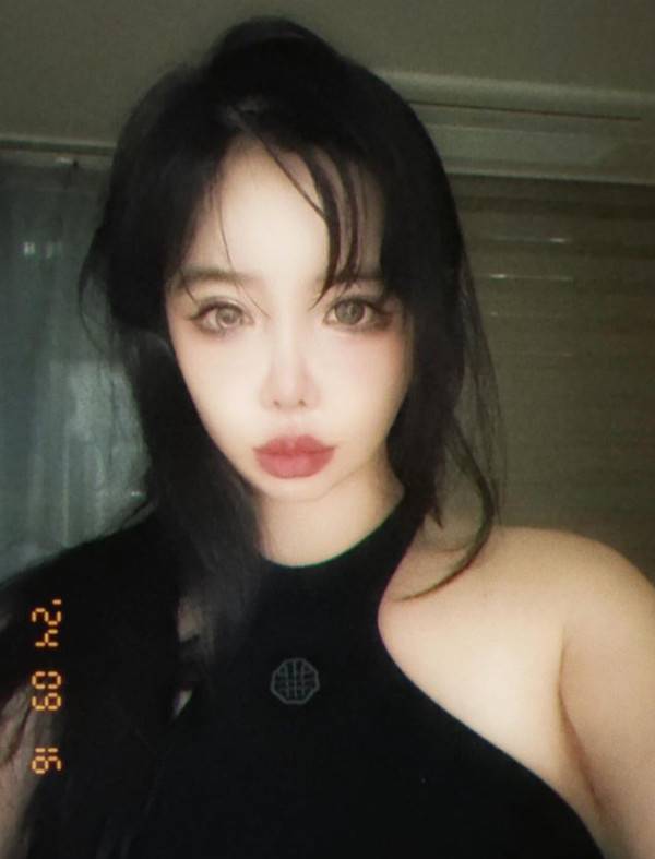 ▲ 출처| 박봄 개인 계정