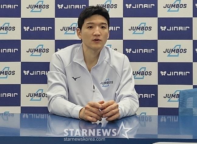 최다 득점을 기록한 정지석이 경기 후 취재진과 인터뷰를 하고 있다. /사진=안호근 기자