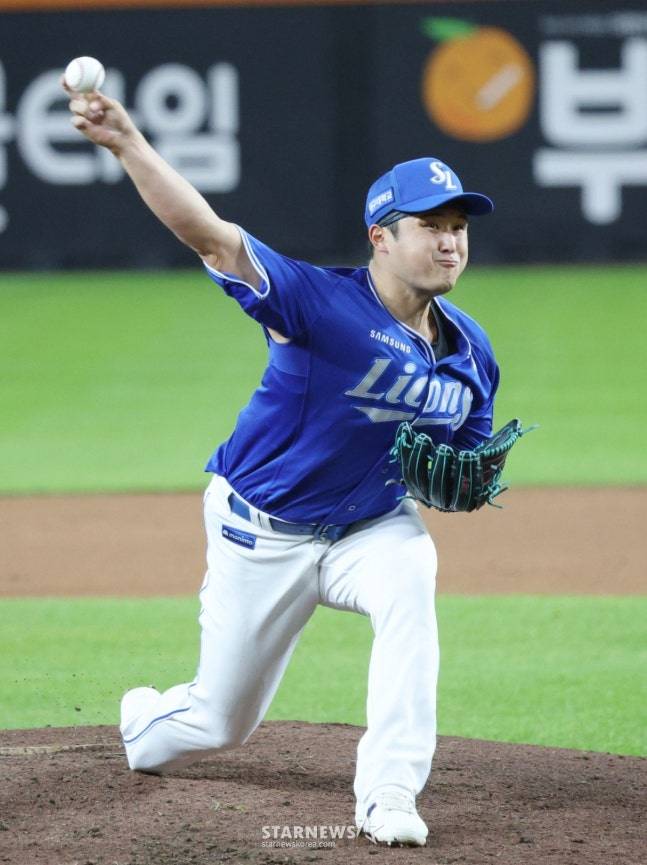 삼성 최원태가 24일 대전 한화생명 볼파크에서 열린 2025 KBO 플레이오프 5차전에서 역투하고 있다. /사진=김진경 대기자