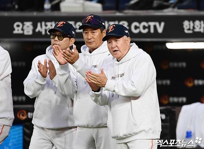 김경문 감독이 이끄는 한화 이글스가 10월 24일 열리는 2025 KBO 플레이오프 5차전에서 19년 만에 한국시리즈 진출에 도전한다. 사진 엑스포츠뉴스 DB
