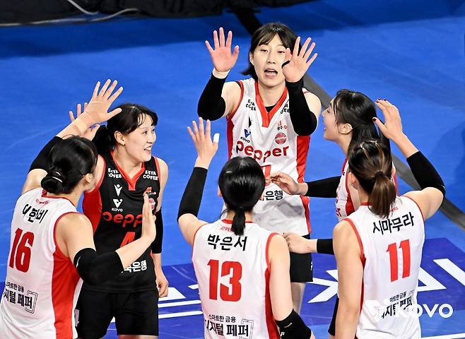 득점 후 기뻐하는 페퍼저축은행 선수들 [한국배구연맹 제공. 재판매 및 DB 금지]