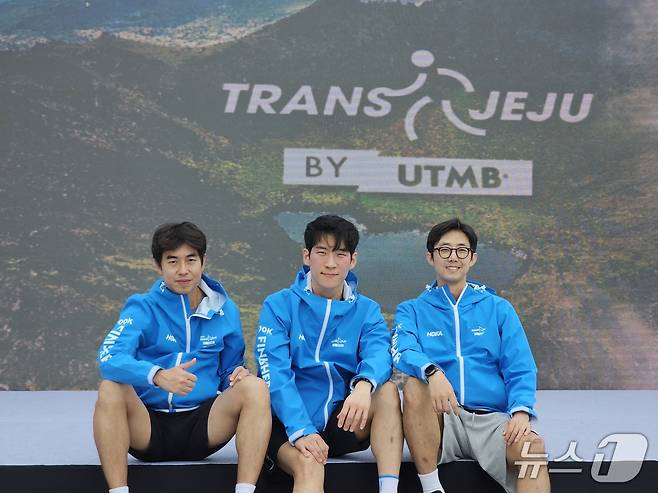 트랜스제주 100k 대회를 함께 달린 직장인 트레일러너 양종찬, 권용균, 정민교 씨. 2025.10.20/뉴스1 ⓒ News1 (사진=양종찬 씨)