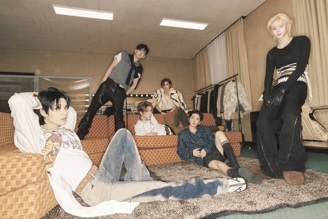 보이넥스트도어가 지난 20일 미니 5집 'The Action'을 발매했다. 이들은 이 앨범으로 3개 음반 연속 밀리언셀러, 음원차트 두 번째 톱10 곡 탄생을 노린다. /KOZ엔터