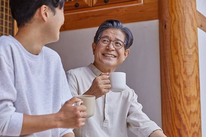 X세대가 자녀들의 결혼 적령기를 맞고 있다. 신혼집 장만을 위해 부랴부랴 증여하려고 보니 세금이 만만치 않다. 전문가들은 증여계획은 자녀가 어릴 때부터 미리미리 세워 실행하면 최대 2억4000만원까지 세금 한 푼 없이 물려줄 수 있다고 조언했다. /게티이미지뱅크