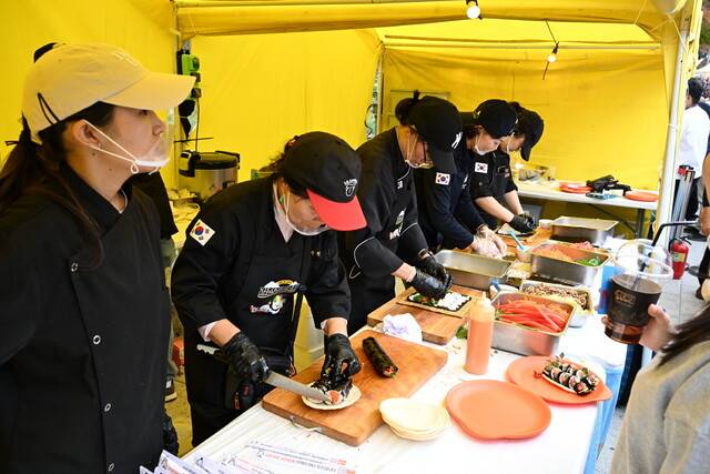 25일 경북 김천시에서 열린 김밥축제 현장 모습. 김천시 제공