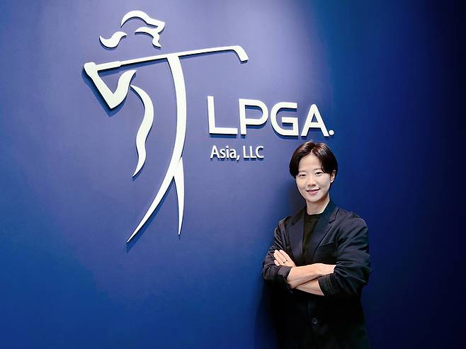 한화 라이프플러스 인터내셔널 크라운과 BMW 레이디스 챔피언십이 한국에서 개최되는 데 핵심 역할을 한 한지연 LPGA 투어 아시아 이사가 포즈를 취하고 있다. LPGA