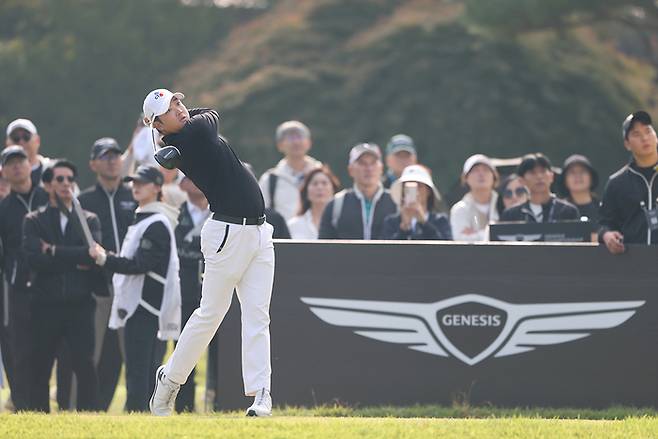제네시스 챔피언십 셋째날 티샷한 뒤 공을 바라보고 있는 최승빈. KPGA