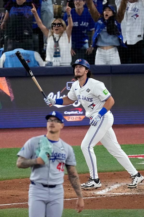 다저스 앤소니 반다가 토론토 애디슨 바저에게 만루홈런을 허용하고 있다. 사진= AP= 연합뉴스 제공