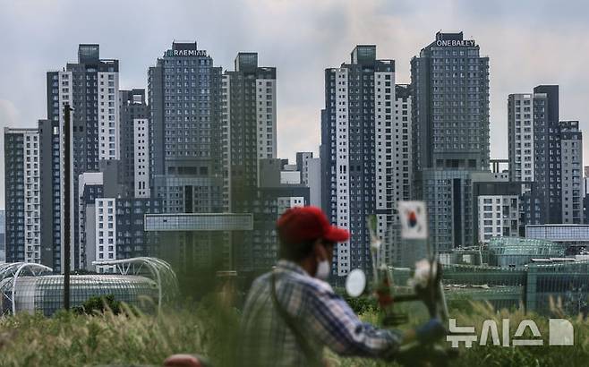 서초 래미안 원베일리 아파트 단지 전경./사진=뉴시스