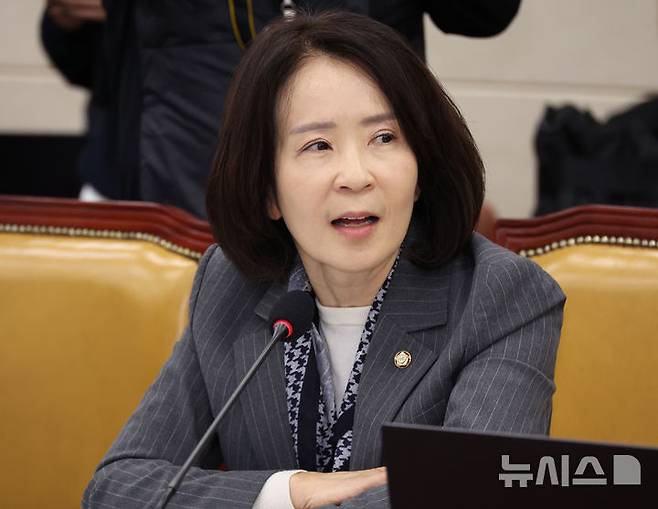 [서울=뉴시스] 김금보 기자 = 최수진 국민의힘 의원이 21일 서울 여의도 국회에서 열린 과학기술정보방송통신위원회의 ICT 공공기관에 대한 국정감사에서 질의를 하고 있다. 2025.10.21. kgb@newsis.com