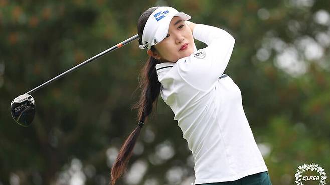 티샷 날리는 박혜준