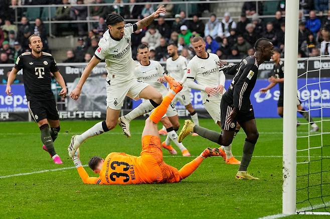 독일 분데스리가 축구 경기 중 보루시아 묀헨글라드바흐와 바이에른 뮌헨 간의 경기에서 바이에른의 니콜라스 잭슨이 골을 넣지 못한 장면. AP연합뉴스