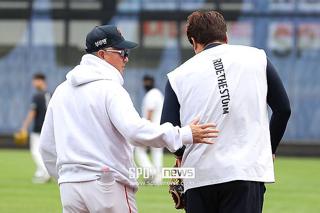 ▲ 김경문 감독 류현진 ⓒ곽혜미 기자