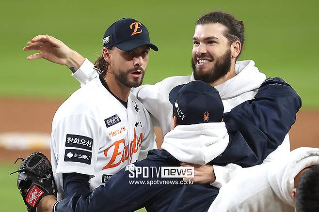 ▲ 폰세는 한화의 한국시리즈 우승에 공헌한 뒤 메이저리그로 가겠다는 열망을 불태우고 있다 ⓒ곽혜미 기자