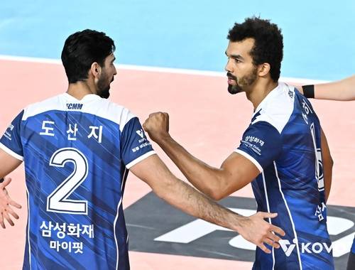 삼성화재의 도산지(왼쪽)와 아히 [한국배구연맹 제공. 재판매 및 DB 금지]