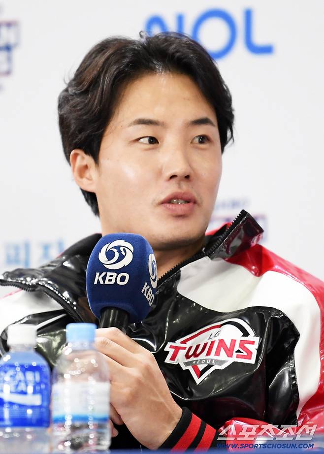 2025 KBO리그 한국시리즈 미디어데이가 25일 잠실구장에서 열렸다. LG 임찬규가 취재진 질문에 답하고 있다. 잠실=박재만 기자 pjm@sportschosun.com/2025.10.25/