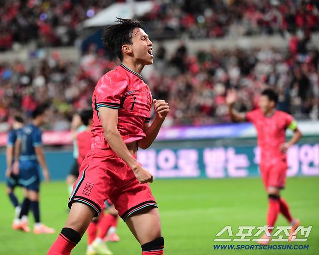 14일 서울월드컵경기장에서 열린 축구대표팀과 파라과이의 평가전. 전반전 대표팀 엄지성이 선취골을 성공시켰다. 포효하는 엄지성. 상암=송정헌 기자songs@sportschosun.com/2025.10.14/