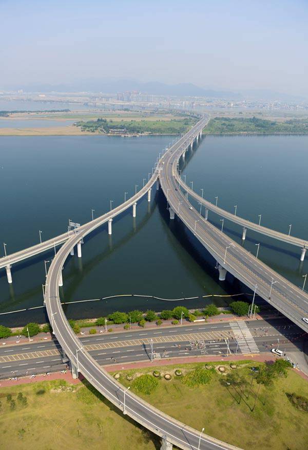 2009년 개통된 이후 을숙도대교 전경. 국제신문 DB