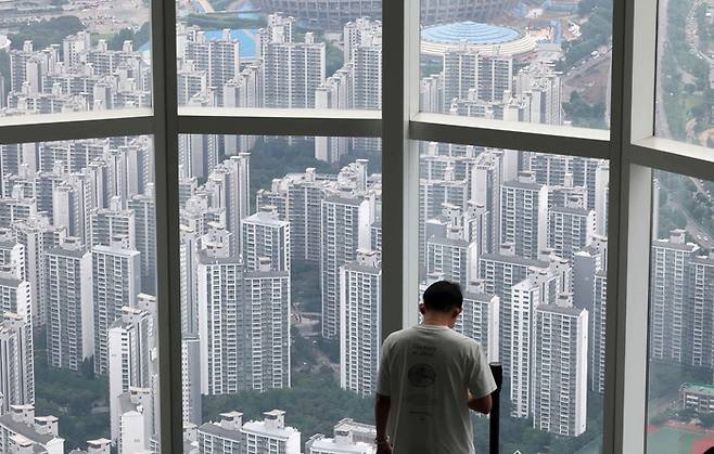 서울 송파구 서울스카이전망대에서 바라본 송파구 아파트단지 모습 [뉴스1]