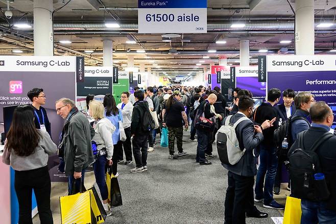 삼성전자가 1월 7일부터 10일까지 미국 라스베이거스에서 열리는 세계 최대 가전 전시회 'CES 2025'에 C랩이 육성한 사내 벤처와 외부 스타트업들의 혁신 기술들을 선보였다.