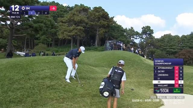 임성재가 25일 충남 천안의 우정힐스CC에서 열린 DP월드투어와 KPGA투어의 공동 주관 대회인 제네시스 챔피언십 3라운드 12번 홀에서 벌타를 받을 당시의 상황. SBS골프 중계화면 캡처